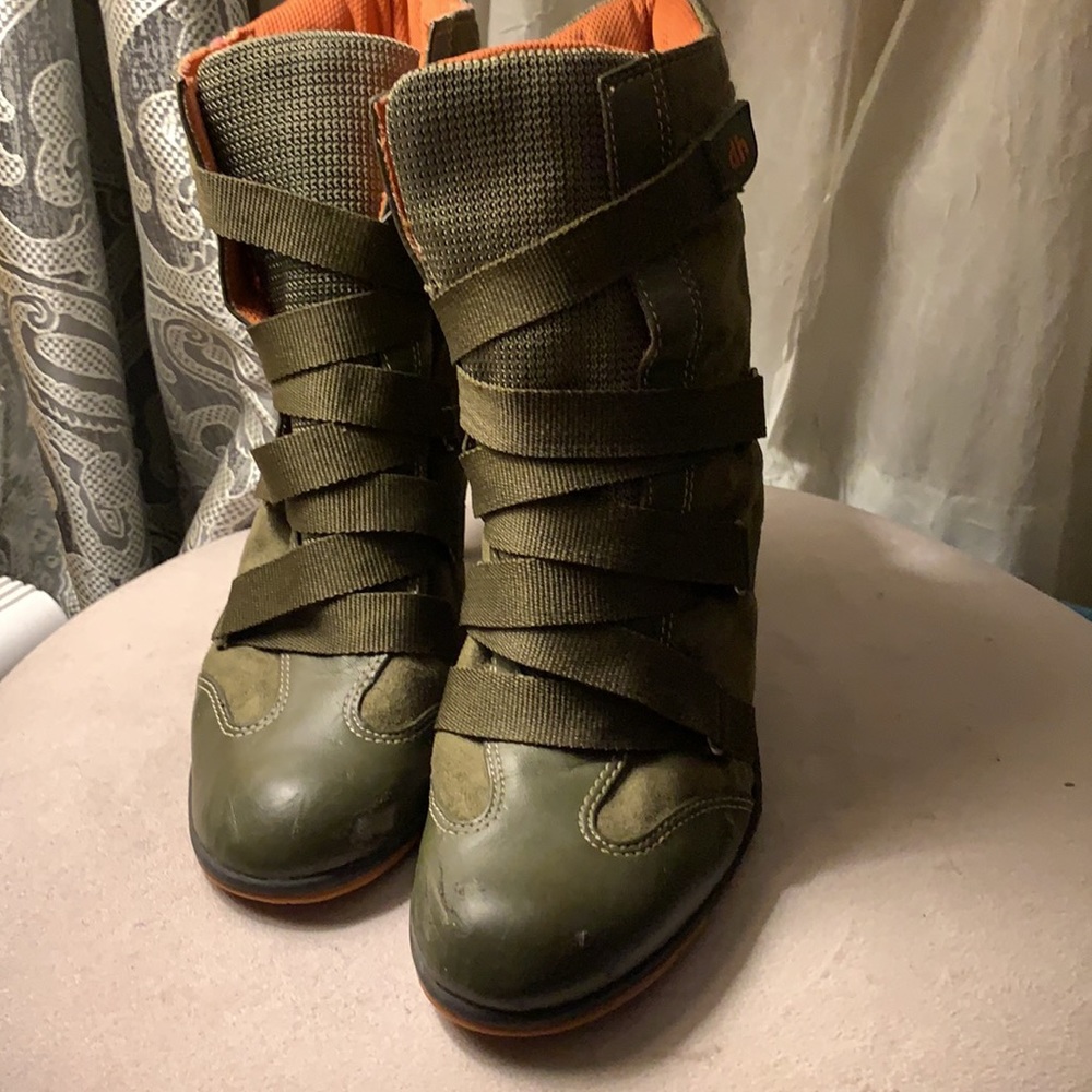 Heeled boots - Picture 12 of 12